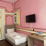 Oasis Hotel *