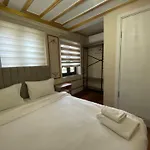 Oasis Hotel *
