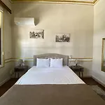 Oasis Hotel *