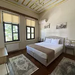 Oasis Hotel *