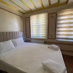 Oasis Hotel *