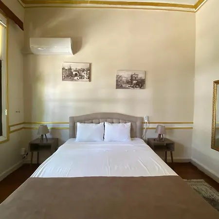 Oasis Hotel *