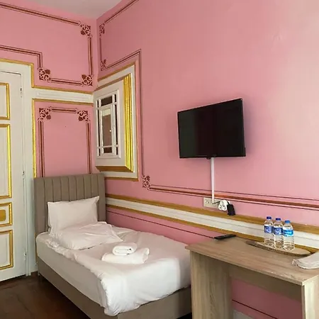 Oasis Hotel *