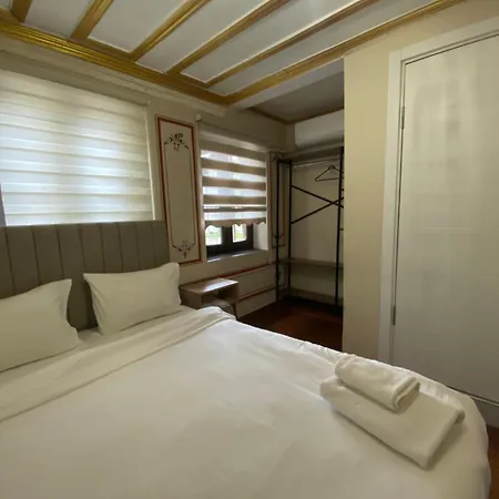 Oasis Hotel *