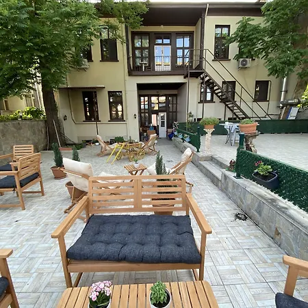 Oasis Hotel *