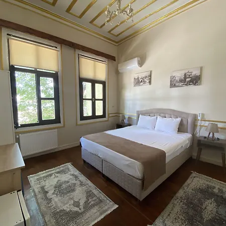Oasis Hotel *