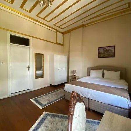Oasis Hotel *